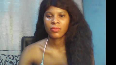 Snapshot of luckymadequeen chatting on December 25, 9:43 pm Gloria online show from December 25, 9:43 pm
