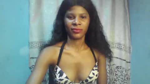 Snapshot of luckymadequeen chatting on January 7, 12:45 am Gloria online show from January 7, 12:45 am