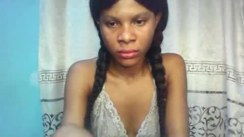 Snapshot of luckymadequeen chatting on January 10, 2:25 am Gloria online show from January 10, 2:25 am