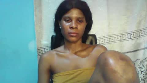 Snapshot of luckymadequeen chatting on January 19, 6:09 am Gloria online show from January 19, 6:09 am
