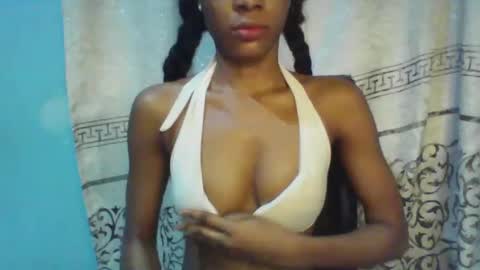 Snapshot of luckymadequeen chatting on January 20, 4:10 am Gloria online show from January 20, 4:10 am