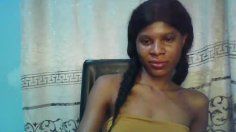 Snapshot of luckymadequeen chatting on January 20, 11:10 pm Gloria online show from January 20, 11:10 pm