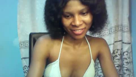 Snapshot of luckymadequeen chatting on January 22, 4:44 am Gloria online show from January 22, 4:44 am