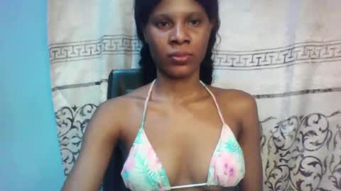 Snapshot of luckymadequeen chatting on February 16, 1:36 am Gloria online show from February 16, 1:36 am