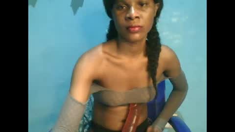 Snapshot of luckymadequeen chatting on September 30, 12:37 am Gloria online show from September 30, 12:37 am