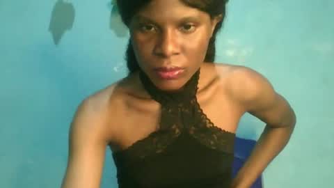 Snapshot of luckymadequeen chatting on October 4, 12:19 am Gloria online show from October 4, 12:19 am