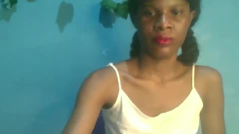 Snapshot of luckymadequeen chatting on October 27, 11:20 pm Gloria online show from October 27, 11:20 pm