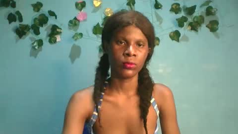 Snapshot of luckymadequeen chatting on November 2, 6:43 pm Gloria online show from November 2, 6:43 pm