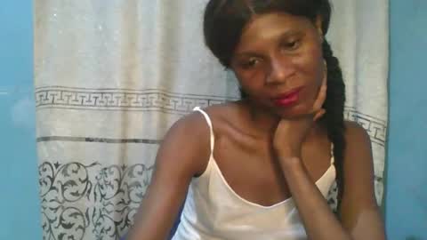 Snapshot of luckymadequeen chatting on November 27, 11:51 pm Gloria online show from November 27, 11:51 pm