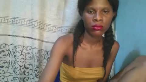 Snapshot of luckymadequeen chatting on November 30, 7:18 pm Gloria online show from November 30, 7:18 pm