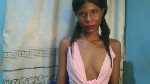 Snapshot of luckymadequeen chatting on December 20, 3:02 am Gloria online show from December 20, 3:02 am