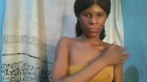 Snapshot of luckymadequeen chatting on December 21, 4:47 pm Gloria online show from December 21, 4:47 pm