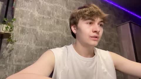 Snapshot of luckymenchik chatting on January 14, 6:35 pm Ricky online show from January 14, 6:35 pm