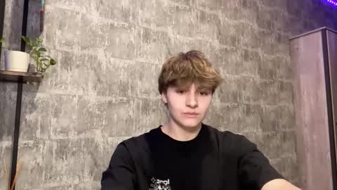 Snapshot of luckymenchik chatting on February 14, 3:31 pm Ricky online show from February 14, 3:31 pm