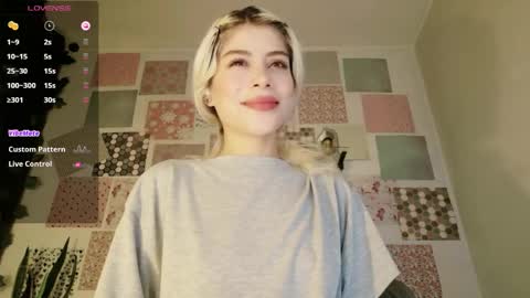 Snapshot of luckysapphire777 chatting on April 18, 9:24 am luckysapphire777 online show from April 18, 9:24 am