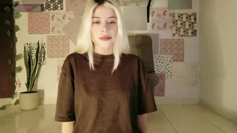 Snapshot of luckysapphire777 chatting on April 25, 1:41 pm luckysapphire777 online show from April 25, 1:41 pm