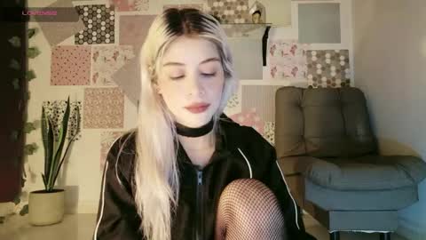 Snapshot of luckysapphire777 chatting on May 11, 11:16 am luckysapphire777 online show from May 11, 11:16 am
