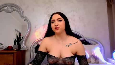 Mia online show from April 8, 5:46 pm