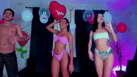 Snapshot of lucretia_love chatting on February 14, 4:42 am luna alice francisco mike online show from February 14, 4:42 am