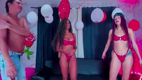 Snapshot of lucretia_love chatting on February 18, 3:57 am luna alice francisco mike online show from February 18, 3:57 am