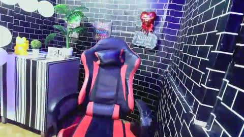 Snapshot of lucsin chatting on March 9, 3:32 am lucsin online show from March 9, 3:32 am