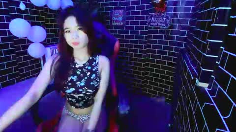 Snapshot of lucsin chatting on March 13, 1:51 pm lucsin online show from March 13, 1:51 pm