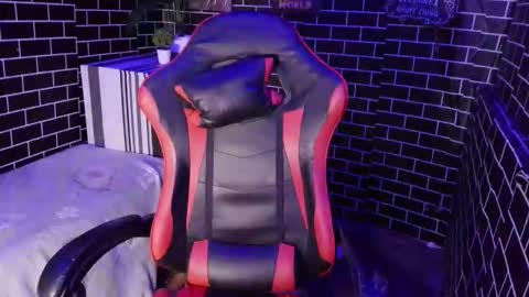 Snapshot of lucsin chatting on March 25, 11:27 am lucsin online show from March 25, 11:27 am