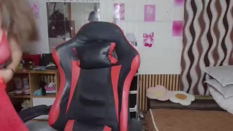 Snapshot of lucsin chatting on April 4, 8:45 am lucsin online show from April 4, 8:45 am