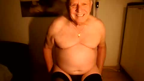 Snapshot of lucv031249 chatting on September 13, 1:05 am Lucbottom49 online show from September 13, 1:05 am