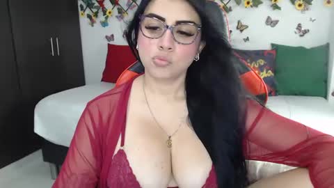 Snapshot of lucy007_ chatting on January 3, 3:49 am luciana online show from January 3, 3:49 am