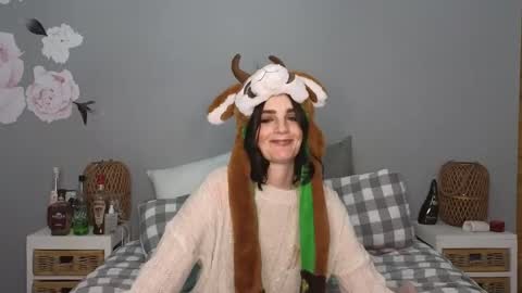 Lucy online show from May 9, 9:09 pm