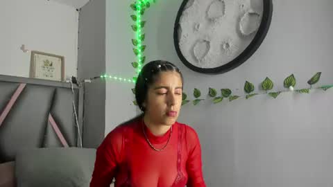 Snapshot of lucy__23 chatting on June 20, 5:32 am online show from June 20, 5:32 am