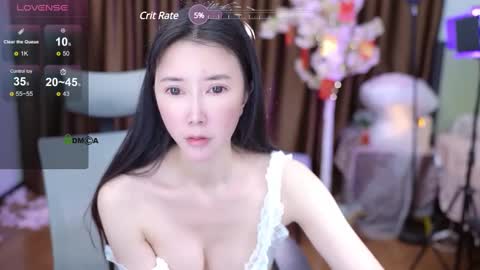Snapshot of lucy__bb chatting on February 1, 1:23 am Lucy online show from February 1, 1:23 am