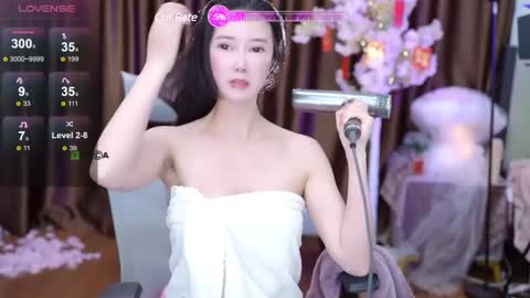 Snapshot of lucy__bb chatting on February 4, 12:22 pm Lucy online show from February 4, 12:22 pm