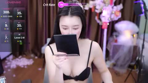 Snapshot of lucy__bb chatting on February 21, 2:17 am Lucy online show from February 21, 2:17 am