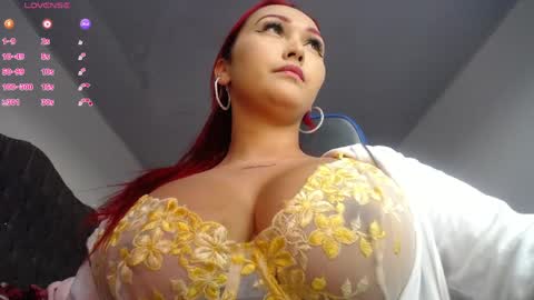 Snapshot of lucy_beatifull chatting on April 18, 10:10 pm lucy_beatifull online show from April 18, 10:10 pm