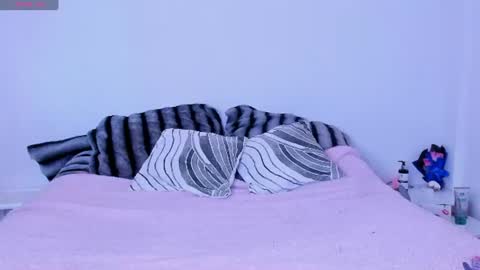 Snapshot of lucy_blush99 chatting on June 23, 12:25 pm lucy blush99 online show from June 23, 12:25 pm
