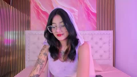 Snapshot of lucy_boobss chatting on February 4, 11:16 am Lucy online show from February 4, 11:16 am