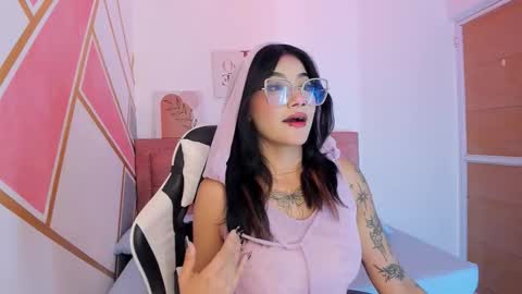 Snapshot of lucy_boobss chatting on February 14, 3:14 am Lucy online show from February 14, 3:14 am