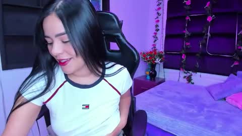 lucy_brunno online show from December 18, 12:44 pm