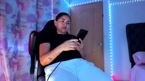 Snapshot of lucy_chanell chatting on June 22, 1:18 am lucy online show from June 22, 1:18 am