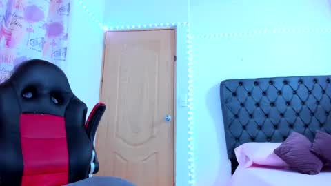 Snapshot of lucy_chanell chatting on June 28, 9:32 pm lucy online show from June 28, 9:32 pm