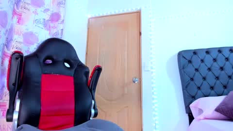 Snapshot of lucy_chanell chatting on July 5, 9:11 pm lucy online show from July 5, 9:11 pm