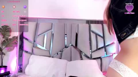 Snapshot of lucy_davies_ chatting on March 5, 11:28 am lucy_davies_ online show from March 5, 11:28 am