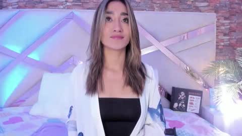 Snapshot of lucy_davies_ chatting on March 17, 11:35 am lucy_davies_ online show from March 17, 11:35 am