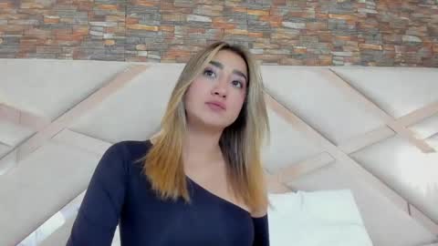 lucy_davies_ online show from May 4, 11:28 am