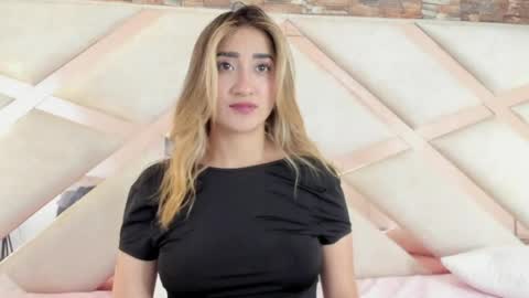 lucy_davies_ online show from May 15, 11:39 am