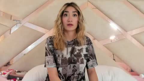 lucy_davies_ online show from May 21, 12:01 pm