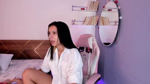 Snapshot of lucy_ferreiraa chatting on December 8, 4:25 am Your Lucy online show from December 8, 4:25 am