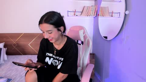 Snapshot of lucy_ferreiraa chatting on December 17, 4:23 am Your Lucy online show from December 17, 4:23 am